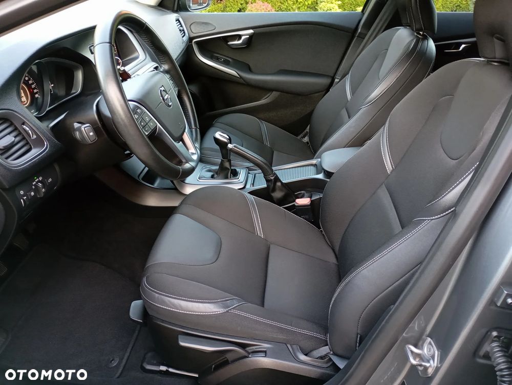 Volvo V40 D2 Drive-E Momentum - 14