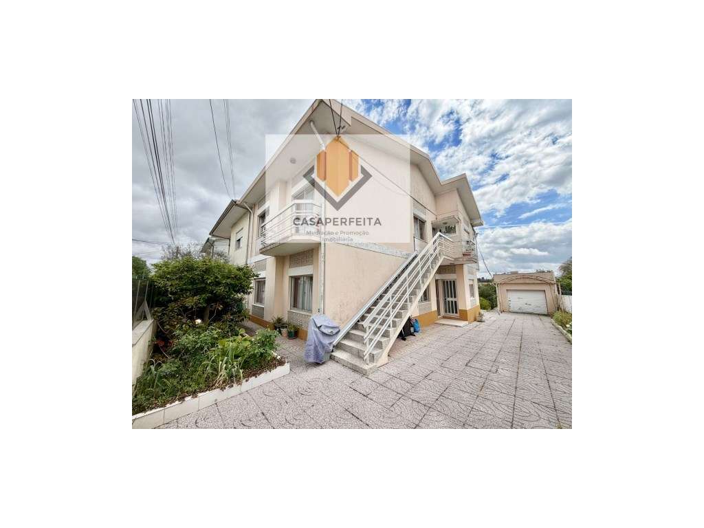 Andar Moradia T3 de 3 Frentes com Terreno, Garagem e Anexos - Avintes - Grande imagem: 2/31