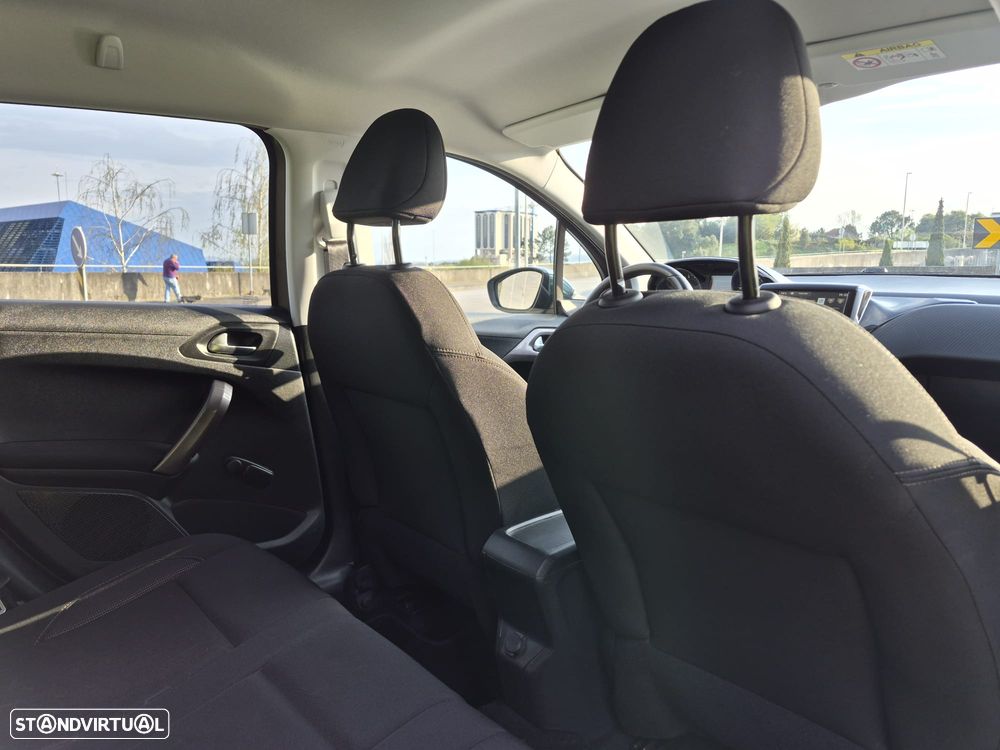 Peugeot 2008 1.2 PureTech Style - 14
