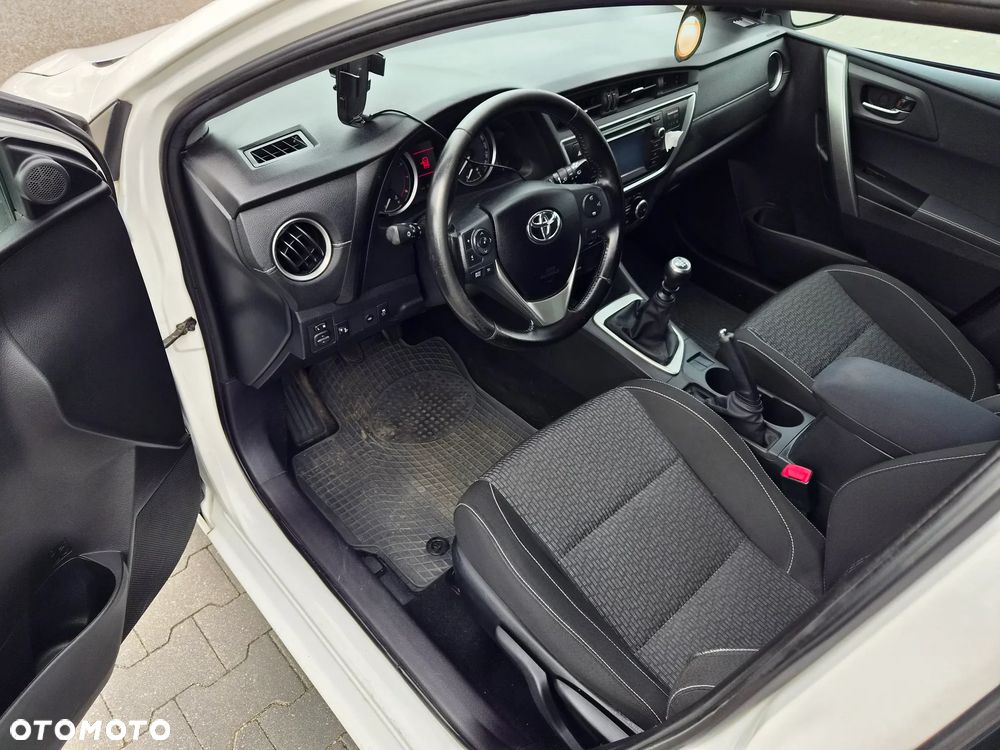 Toyota Auris - 10