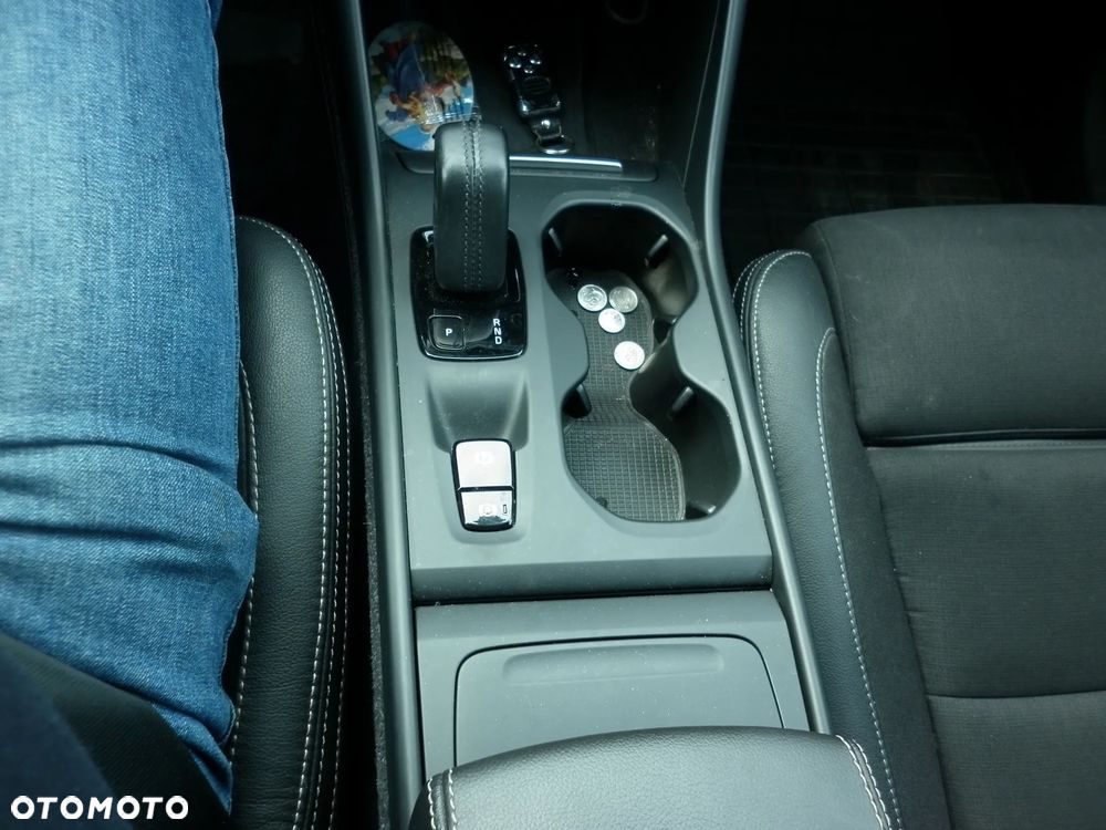 Volvo XC 40 D3 AWD Geartronic Momentum Pro - 28