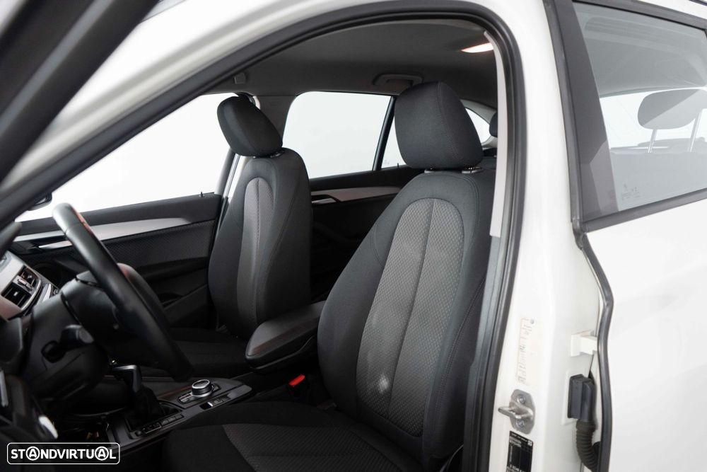 BMW X1 25 e xDrive Corporate Edition - 10