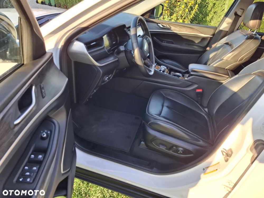 Jeep Grand Cherokee - 34