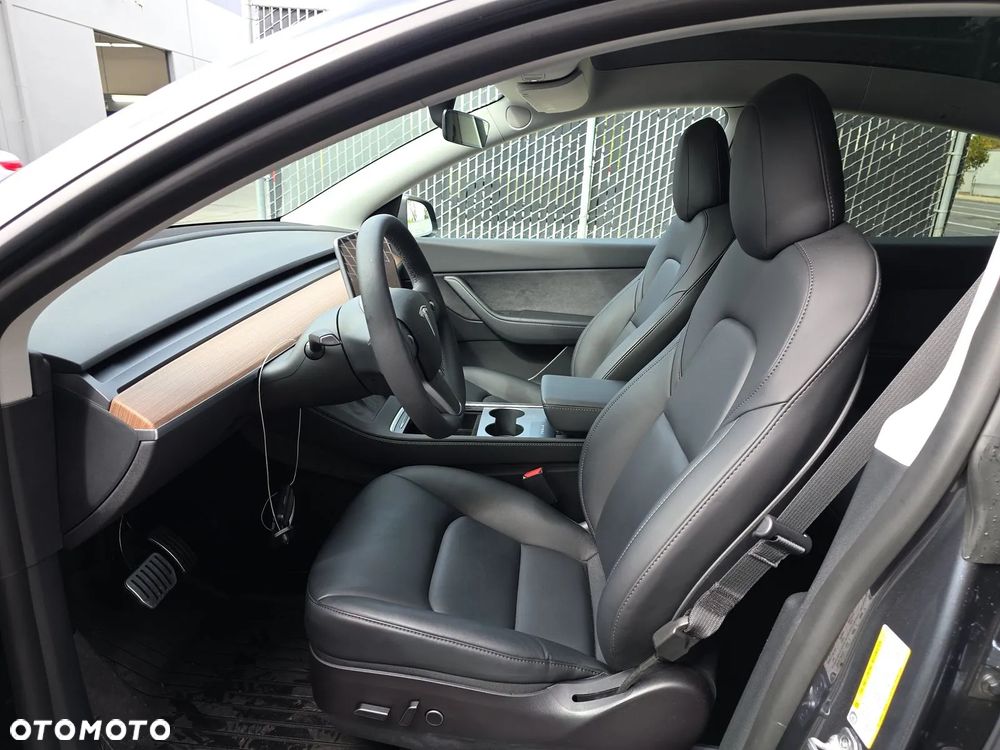 Tesla Y 83.1kWh Long Range AWD - 6
