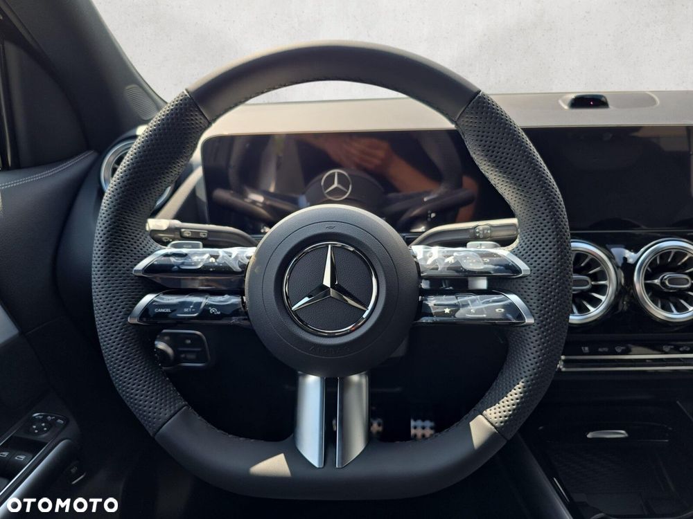 Mercedes-Benz GLA - 15