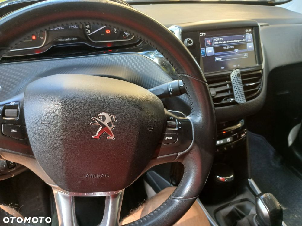 Peugeot 2008 1.2 Pure Tech Allure S&S - 13