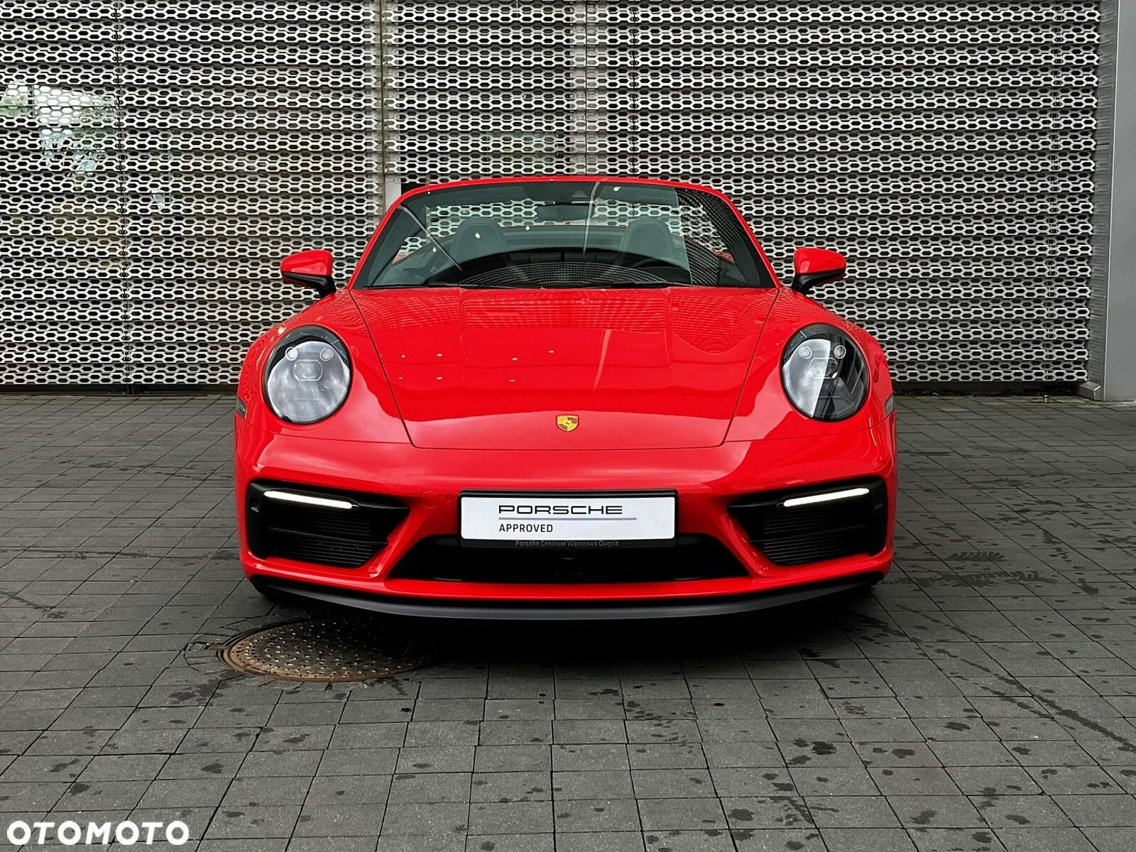 Porsche 911 Carrera 4 GTS Cabrio - 8