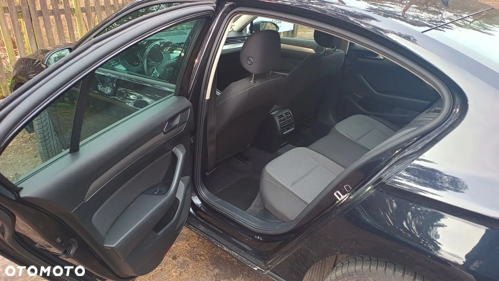 Volkswagen Passat - 10