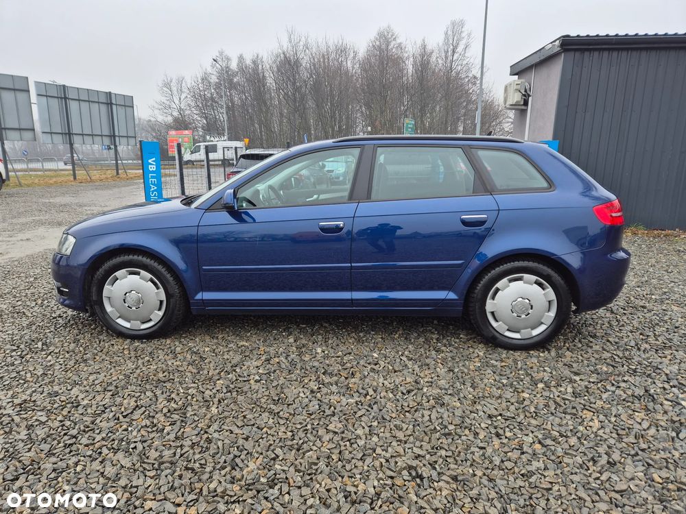 Audi A3 Sportback 1.6 TDI DPF Ambiente - 8