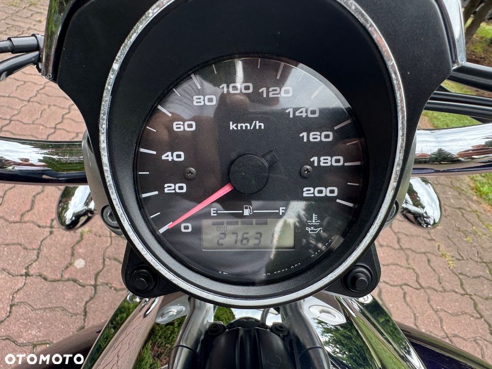 Suzuki Intruder - 25