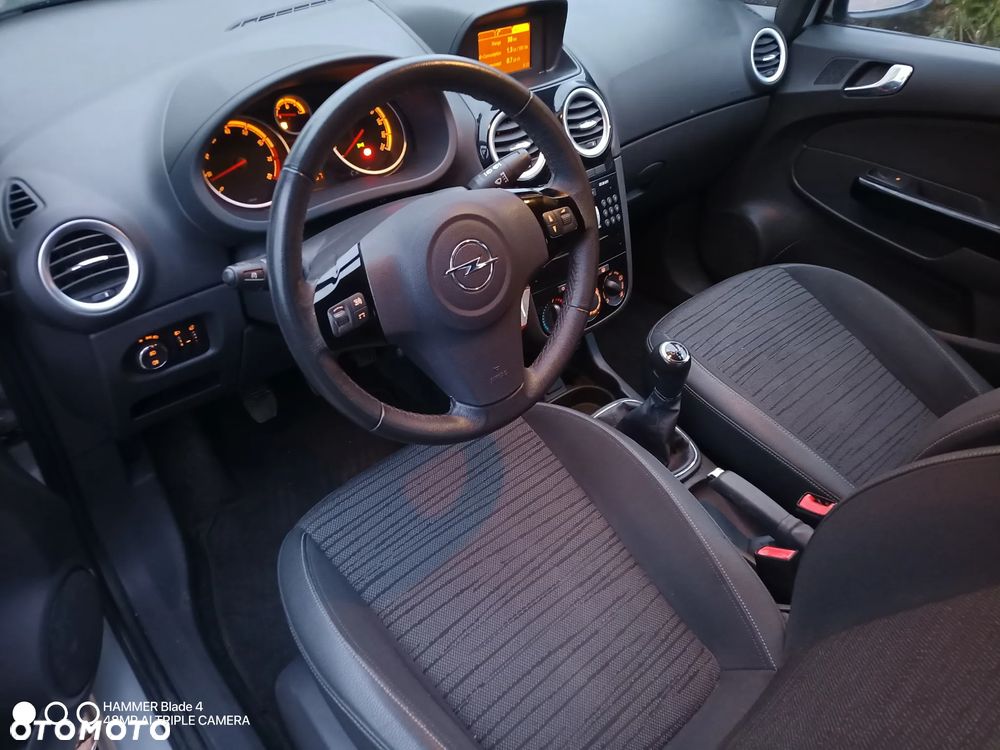 Opel Corsa 1.2 16V Cosmo - 15