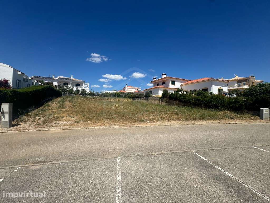 Terreno urbano com 830 m² de área total, situado na prestigiada urb... - Grande imagem: 2/6