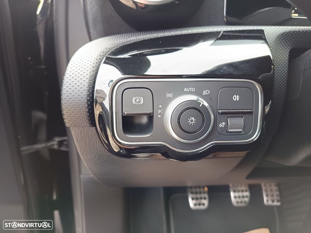 Mercedes-Benz A 200 AMG Line - 18