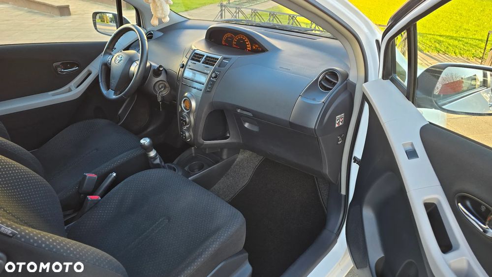 Toyota Yaris - 10
