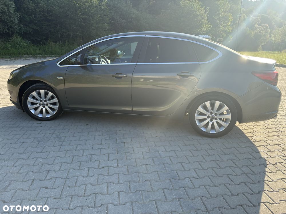 Opel Astra 1.4 T Executive - 6