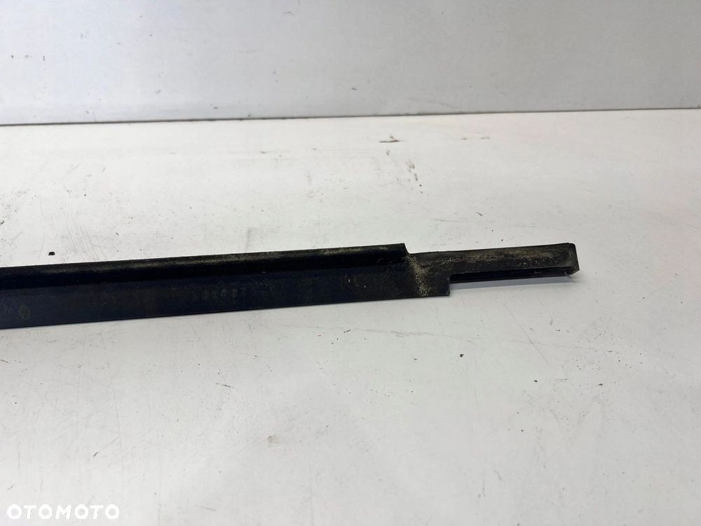 LISTWA ZGARNIAJĄCA SZYBĘ DRZWI LEWY TYŁ VW TIGUAN 5N0839475 CHROM - 3