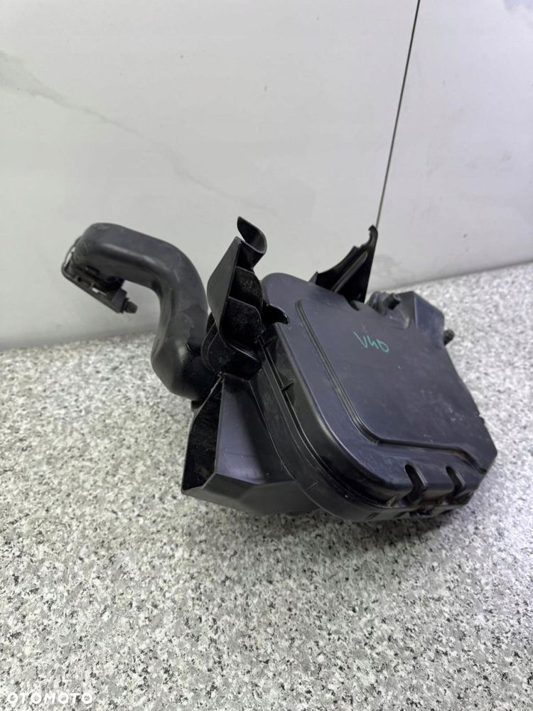 obudowa komputera volvo v40 ii 2012-2018r 31338662 - 4