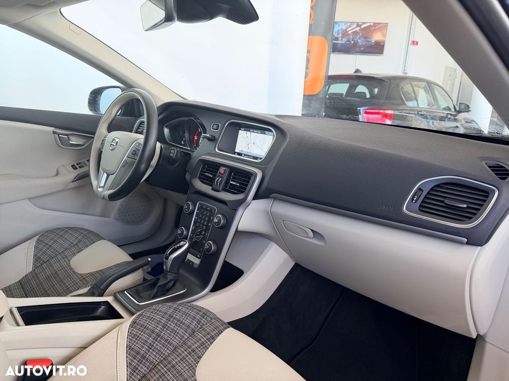 Volvo V40 D3 Geartronic Momentum - 26