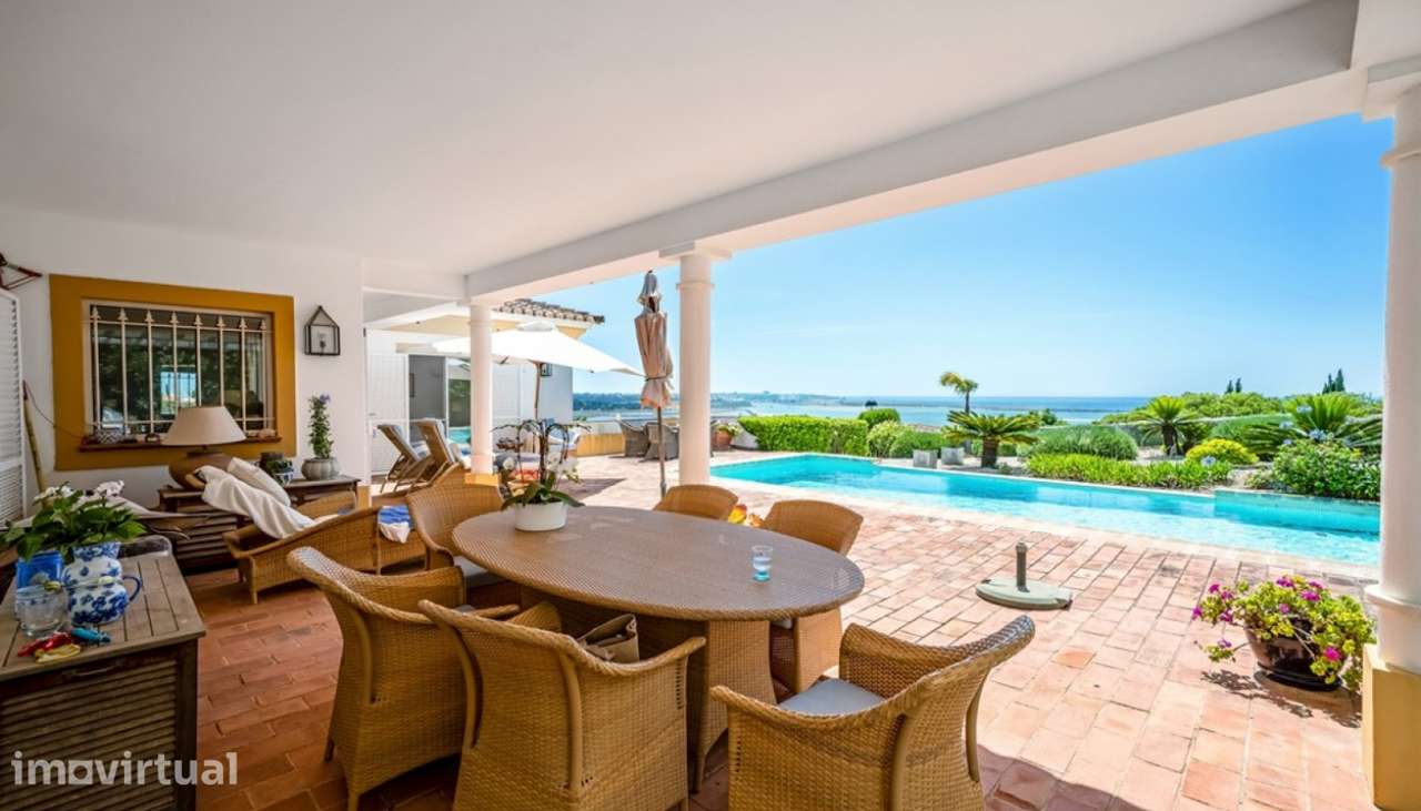 Moradia V4 com vistas para a ria e serra à venda em Lagos, Algarve - Grande imagem: 2/25