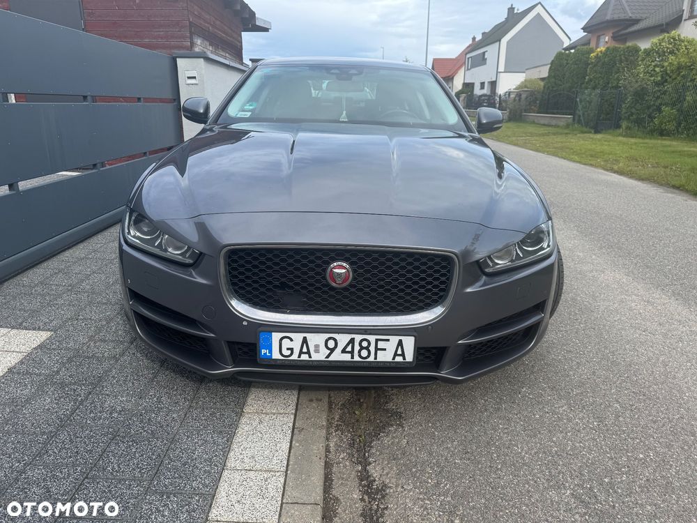 Jaguar XE 2.0 D Prestige - 2