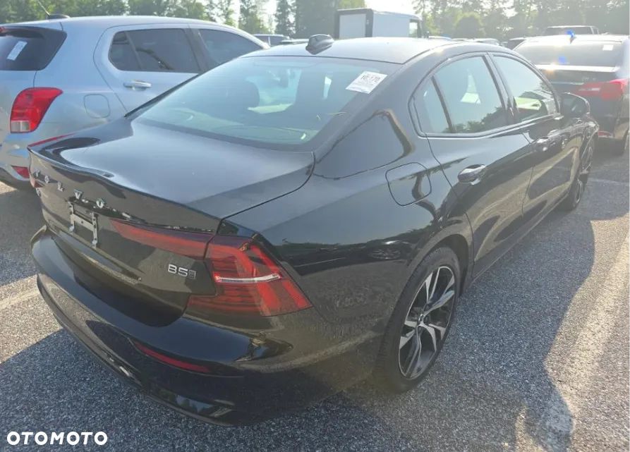Volvo S60 B5 B AWD Plus Dark - 4