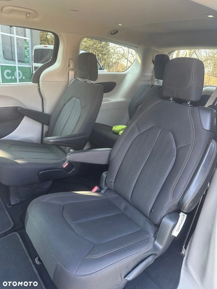 Chrysler Pacifica - 12