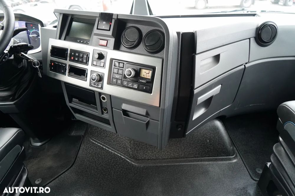 Renault T 520 / RETARDER / PIELE / LIMITED / TEAM ALPINE 66/99 - 30