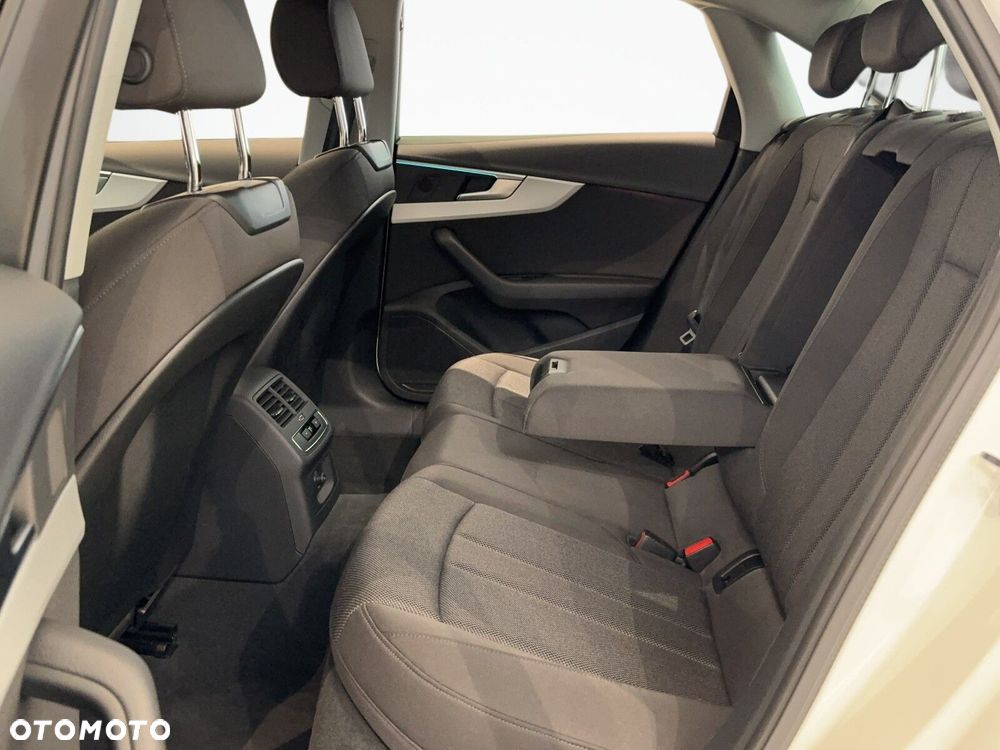 Audi A4 Limousine - 13