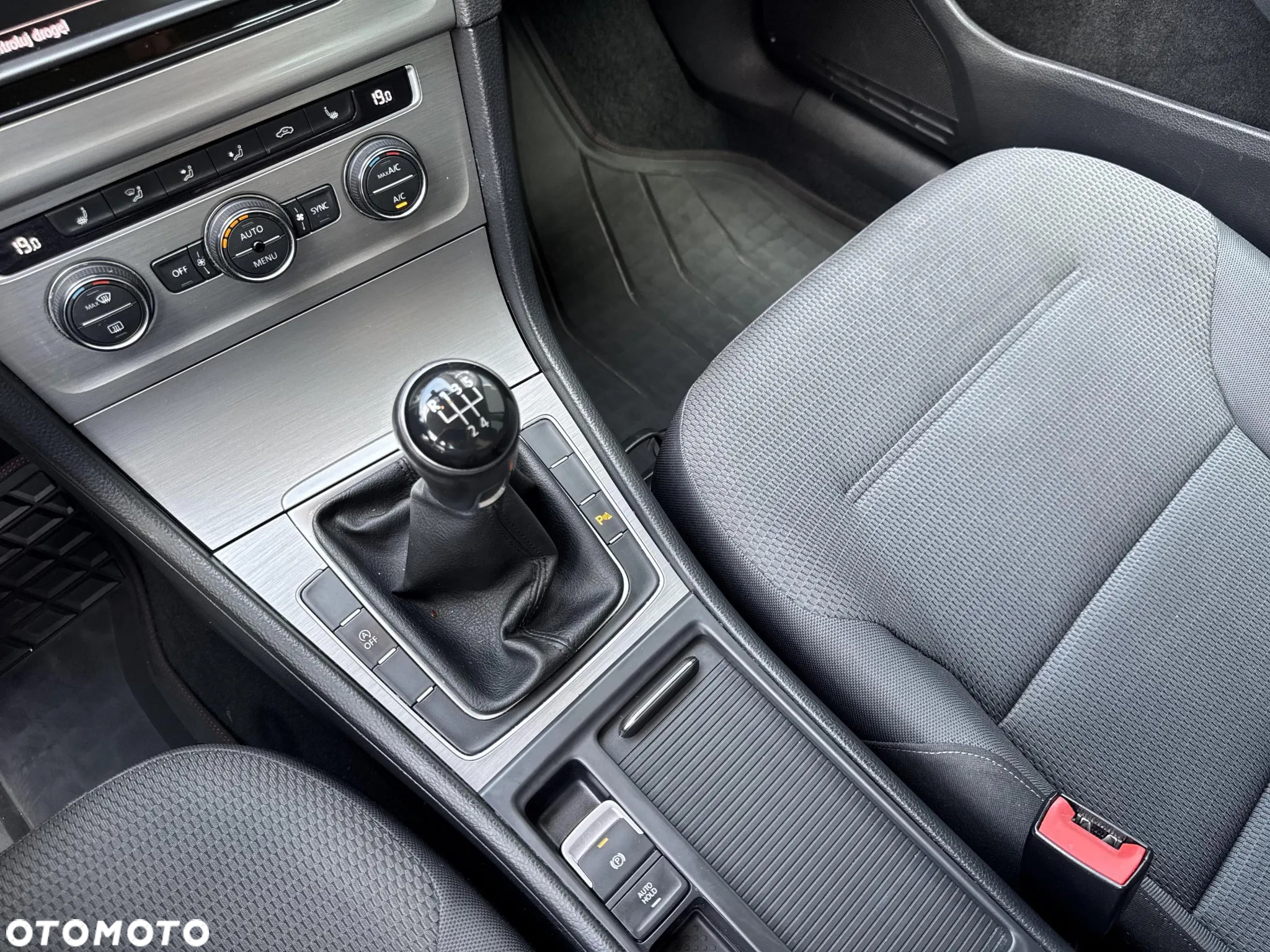 Volkswagen Golf VII 1.6 TDI BMT Trendline - 16