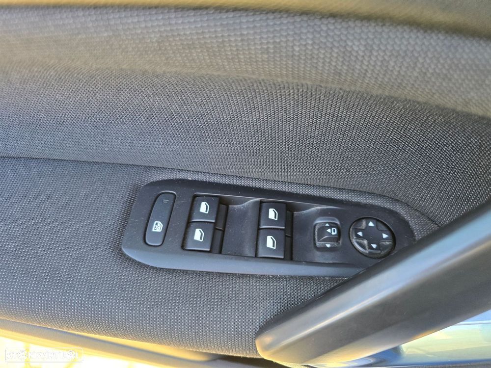 Peugeot 308 1.2 PureTech Allure EAT8 - 33