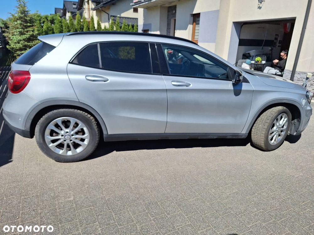 Mercedes-Benz GLA 200 d - 8