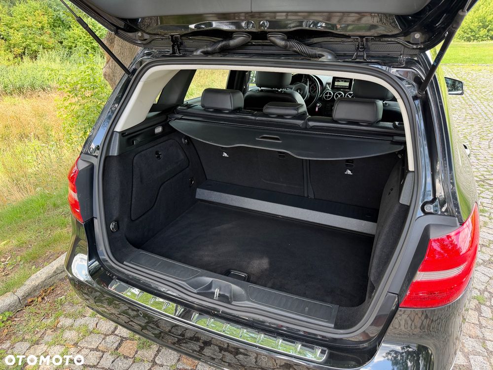 Mercedes-Benz Klasa B 180 d Peak Edition - 19
