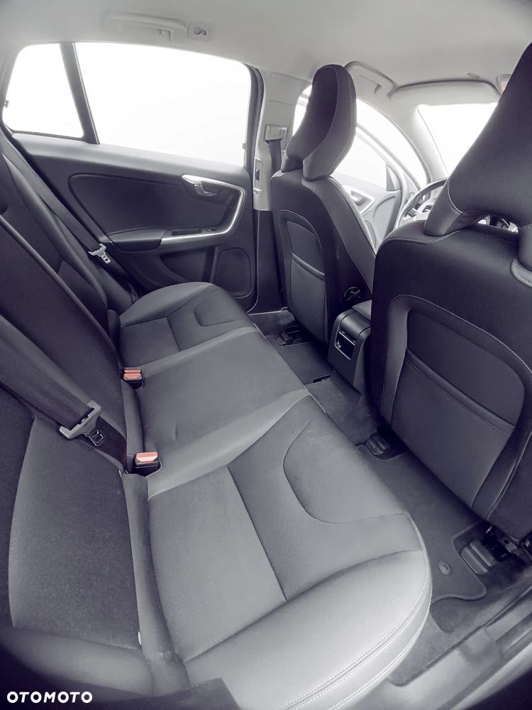 Volvo V60 D4 Momentum - 14