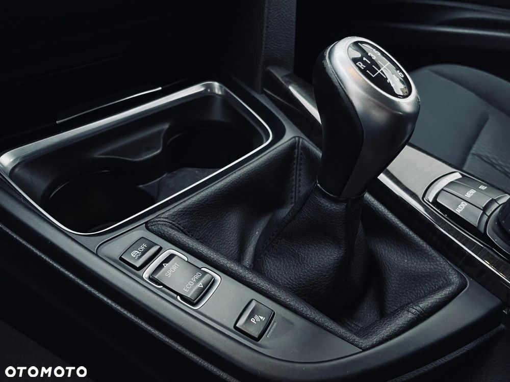 BMW Seria 3 318d Blue Performance Luxury Line - 19