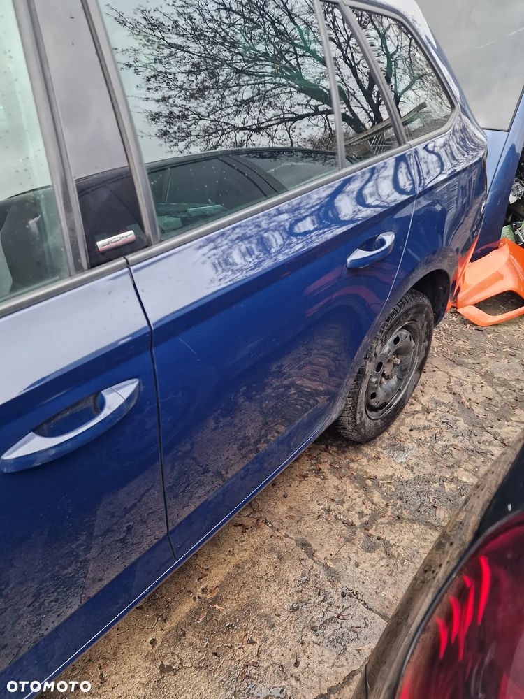 Drzwi  lewy  tył skoda  Fabia III kombi w kolorze  LF5A - 1