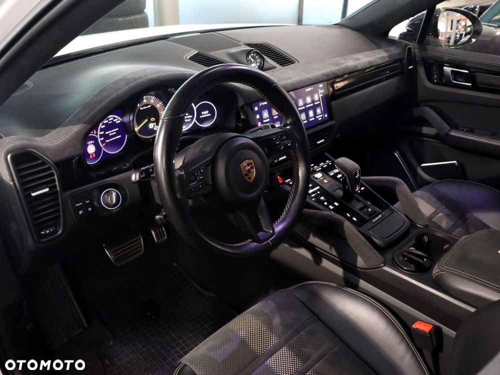 Porsche Cayenne Turbo GT - 17