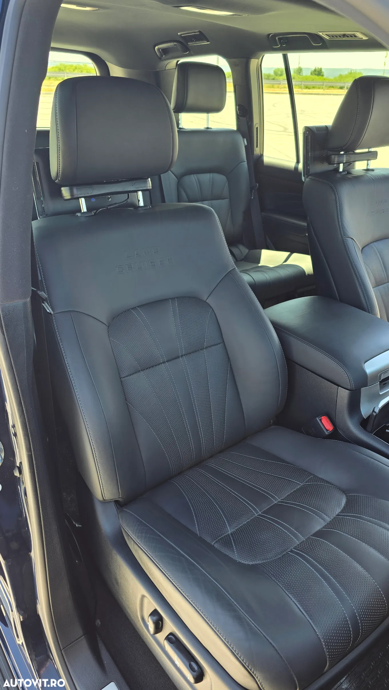 Toyota Land Cruiser - 12