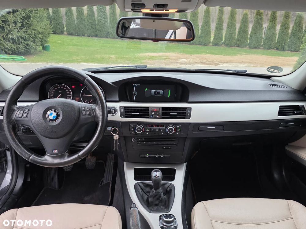 BMW Seria 3 320d xDrive - 14