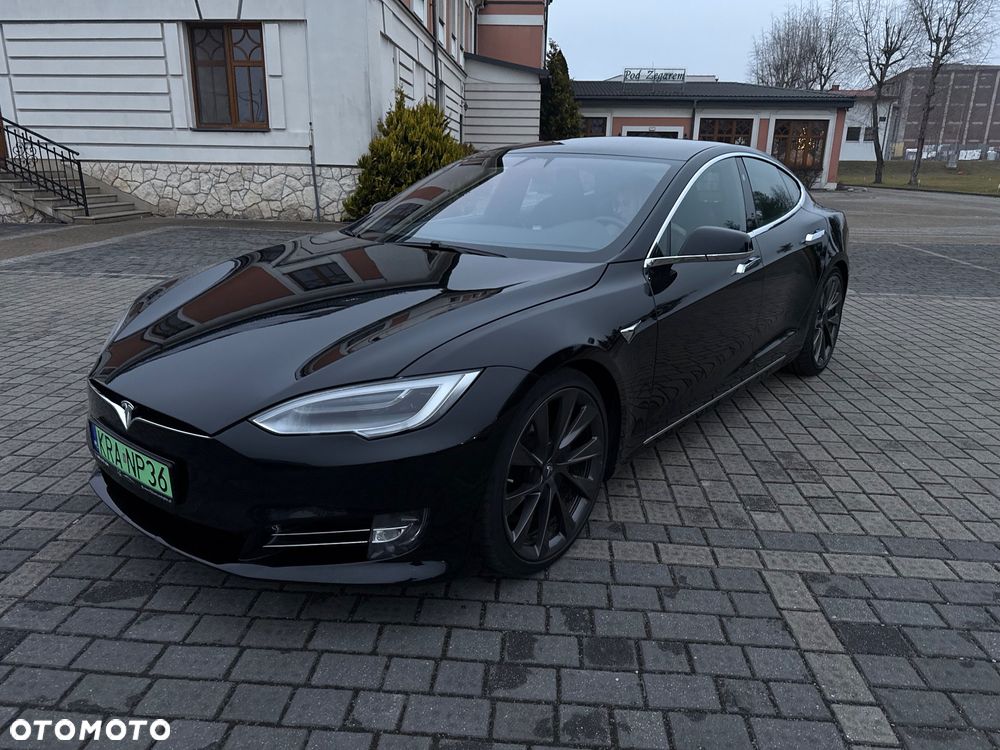 Tesla Model S - 12