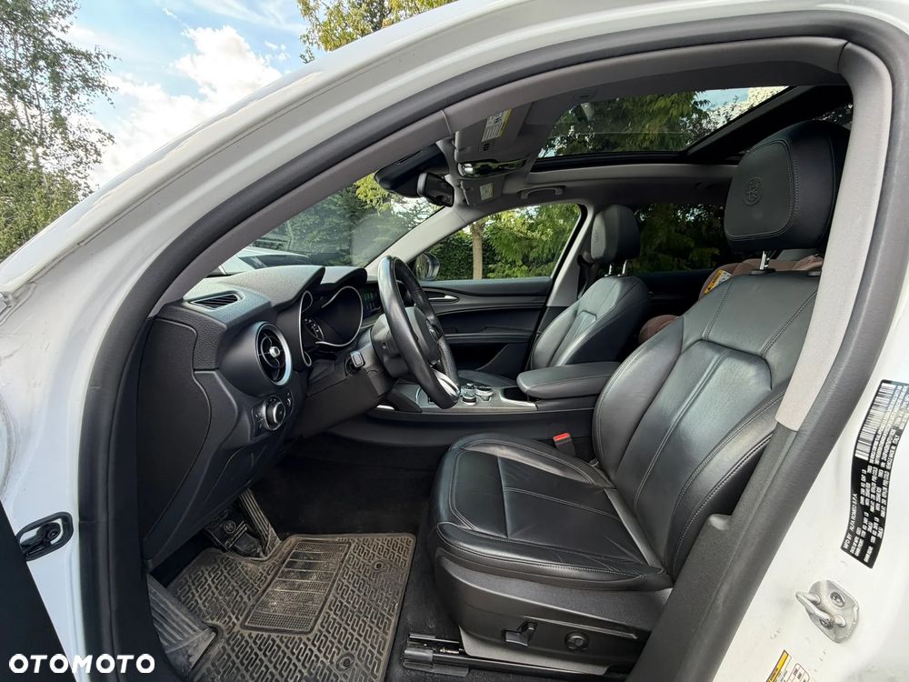 Alfa Romeo Stelvio 2.0 Turbo 16V AT8-Q4 Ti - 14
