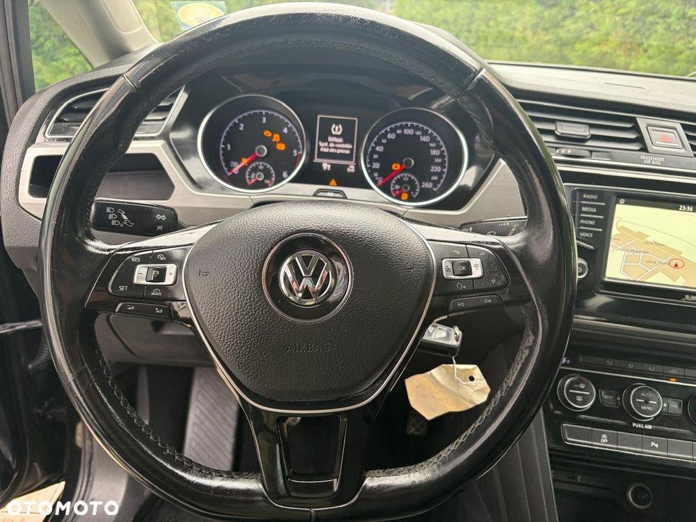 Volkswagen Touran - 26
