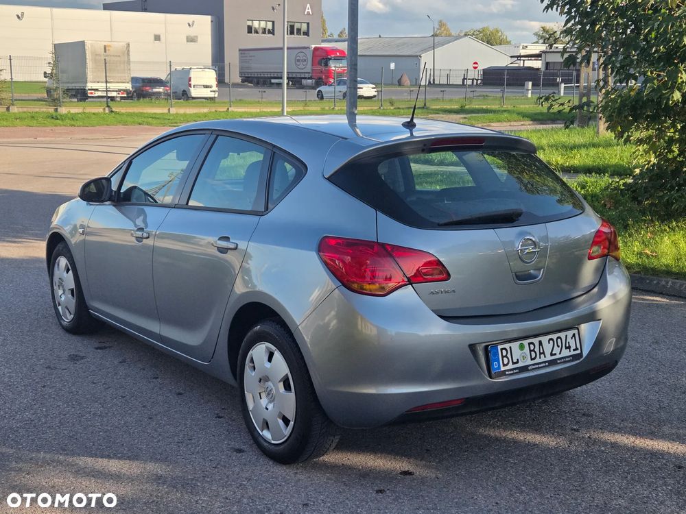 Opel Astra 1.6 - 8