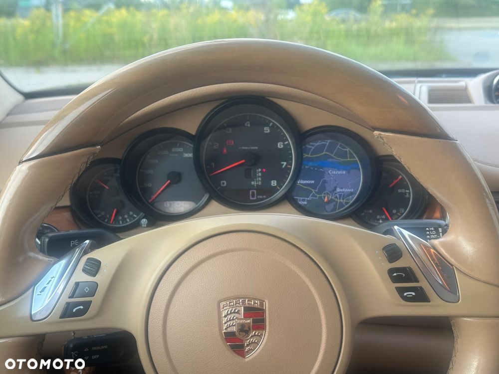 Porsche Panamera PDK Platinum Edition - 16