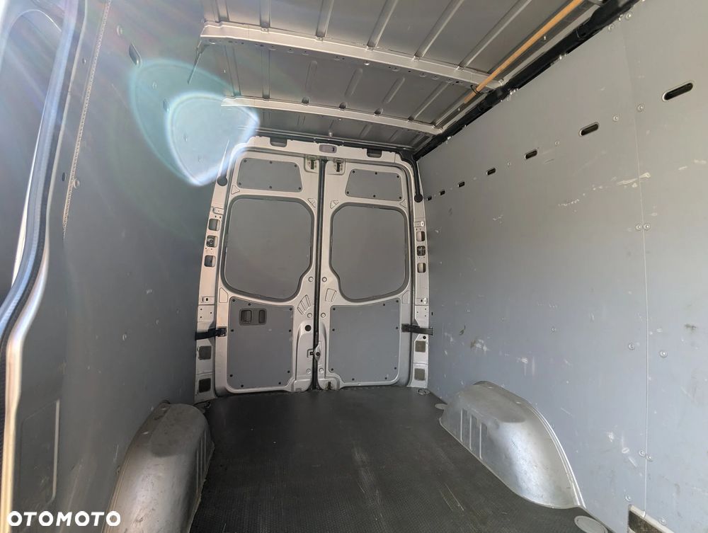 Mercedes-Benz Sprinter - 16
