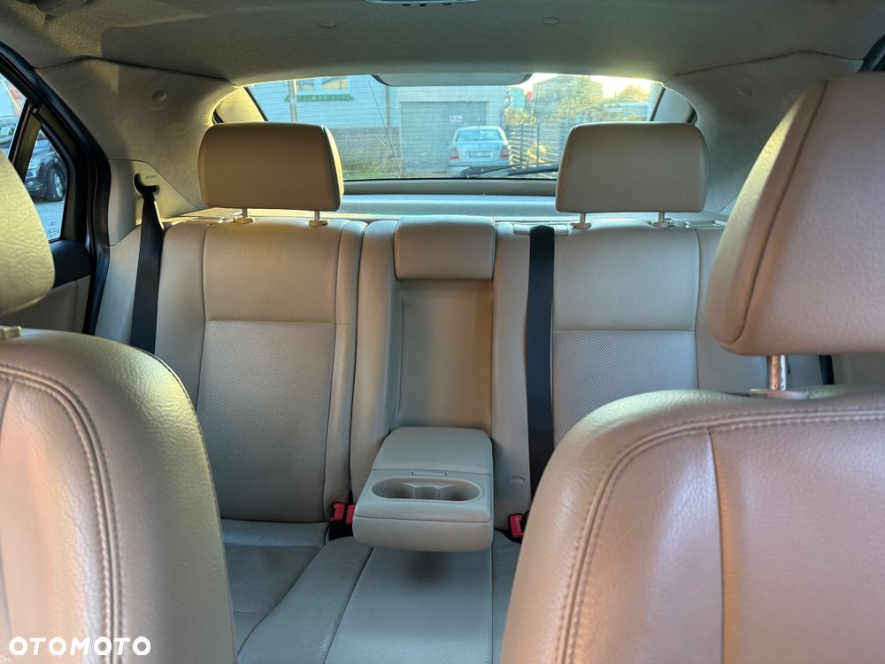 Ford Mondeo 2.2 TDCi Ghia X - 11