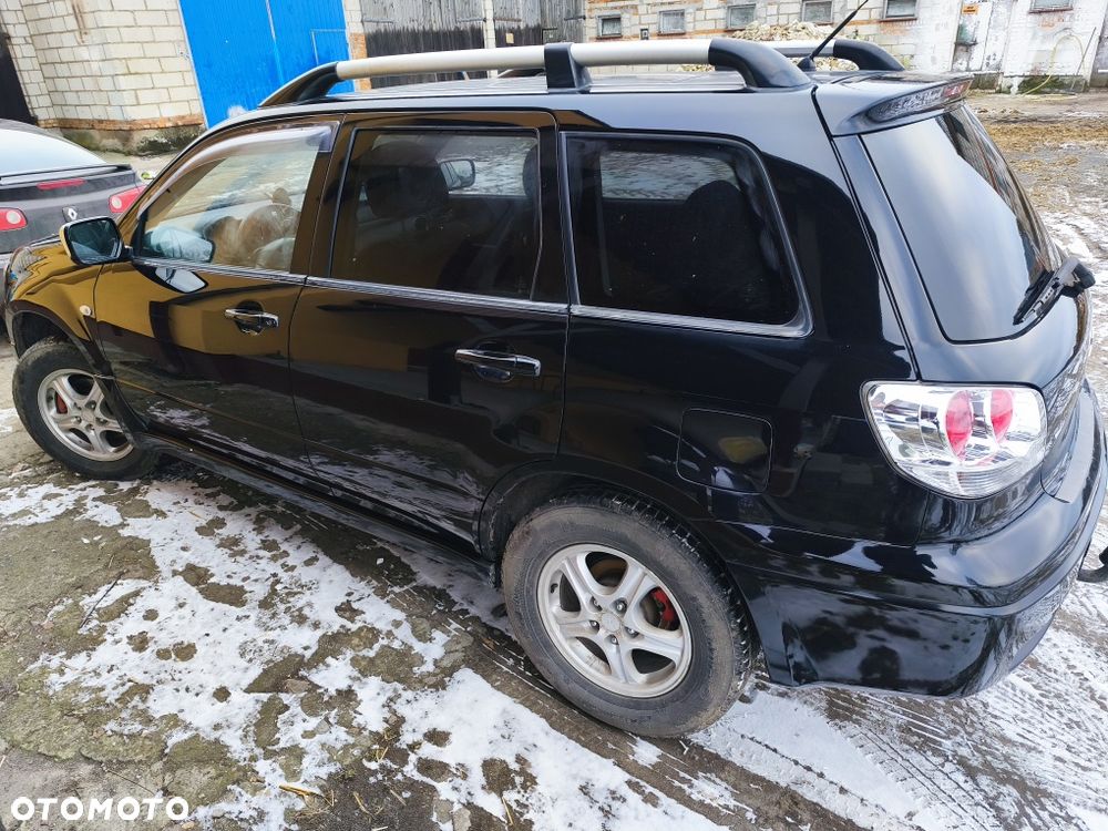 Mitsubishi Outlander - 3