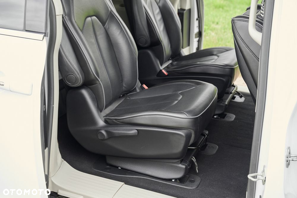 Chrysler Pacifica - 23