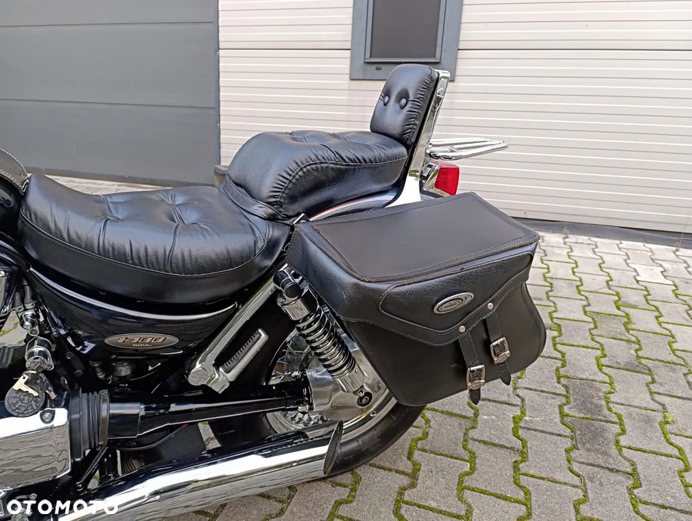 Suzuki Intruder - 11