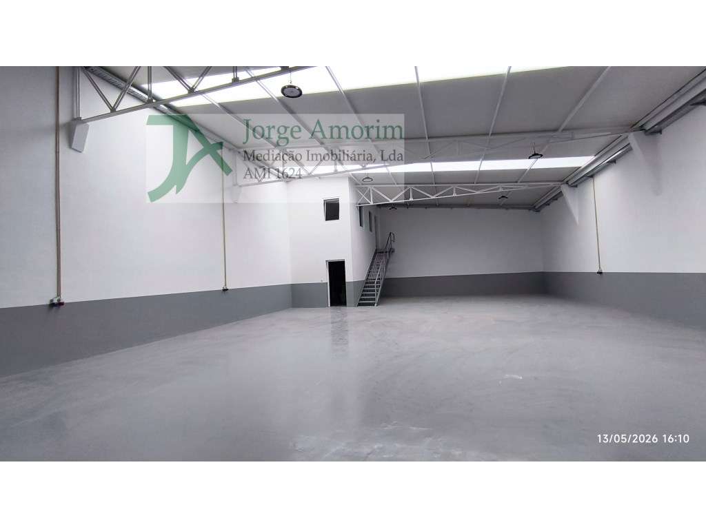 Armazém 255 m2 - Escritório 30 m2 - Grande imagem: 2/5