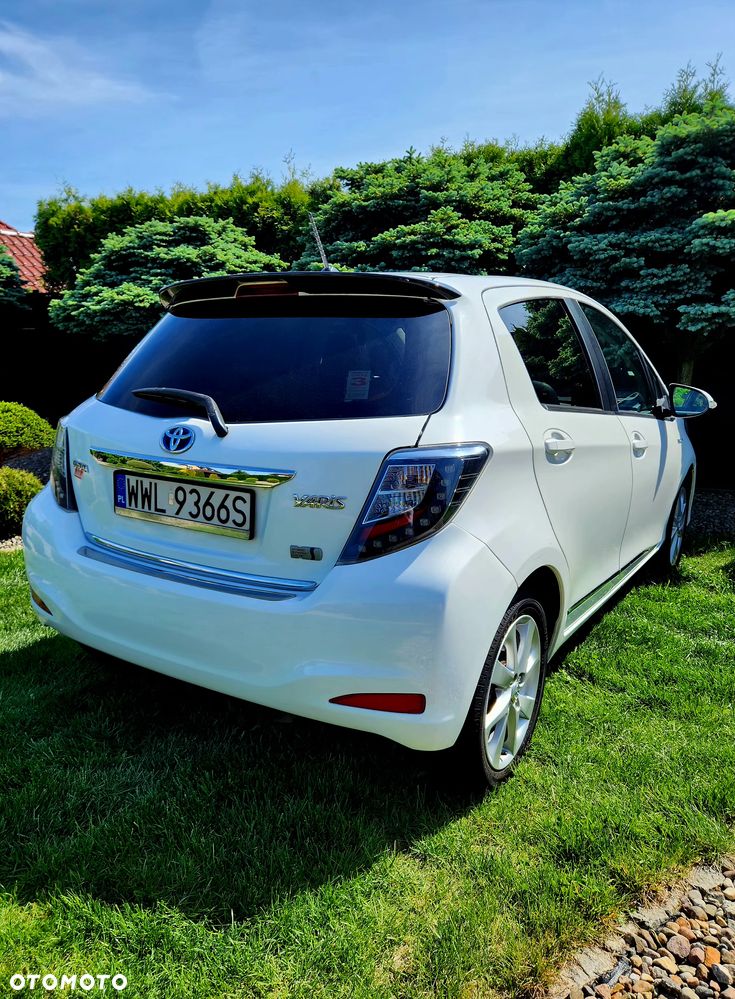 Toyota Yaris Hybrid 100 Premium - 8